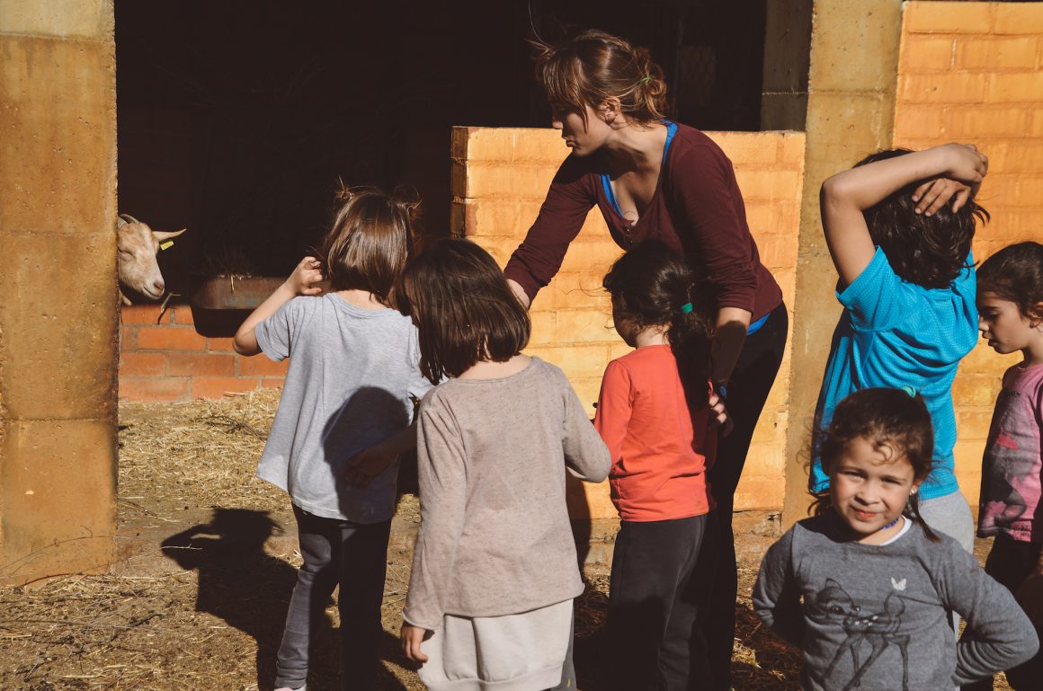 Nens escola a la granja